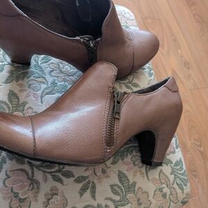 Elegant Tan Leather Ankle Boots BARE TRAP